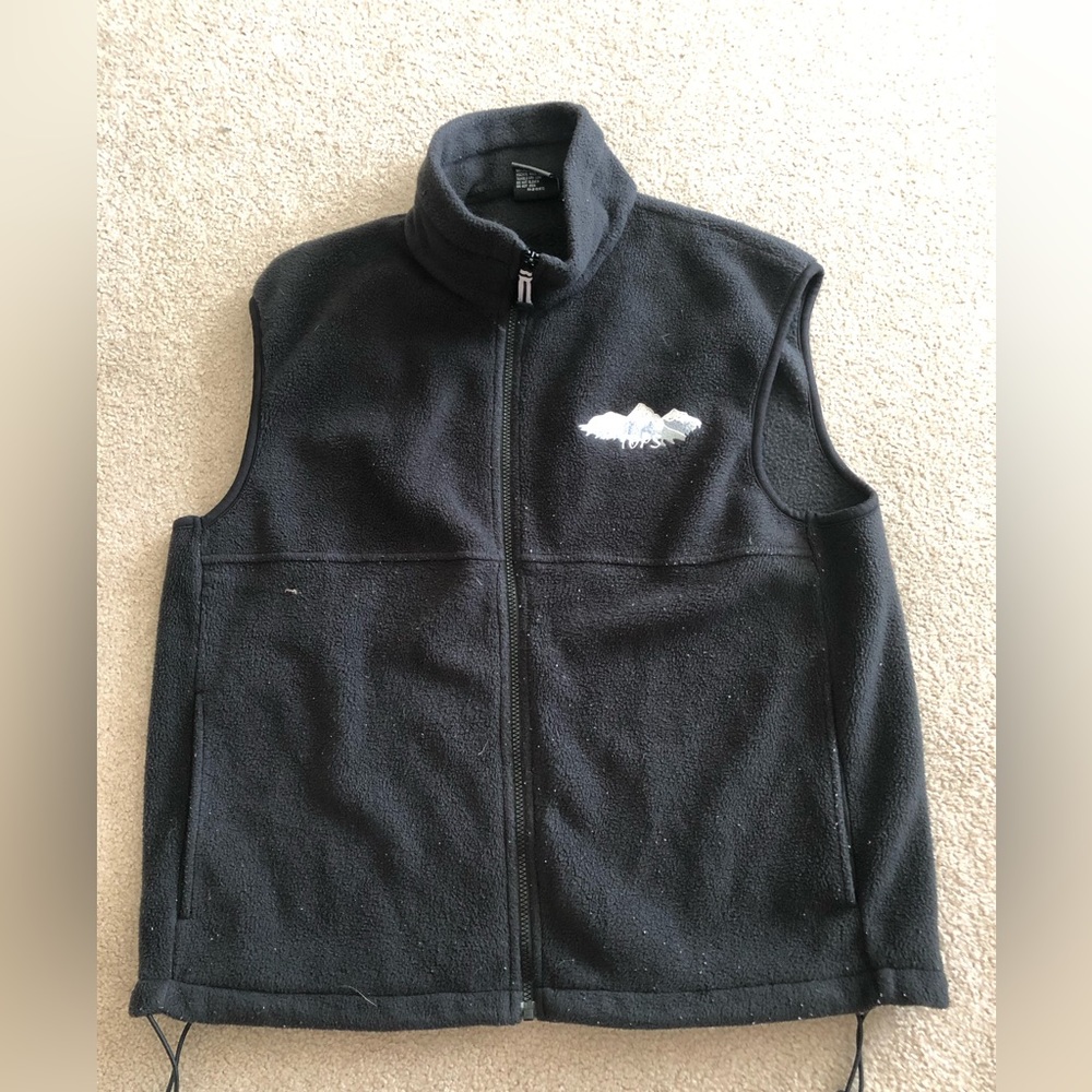 Men’s large fleece vest.